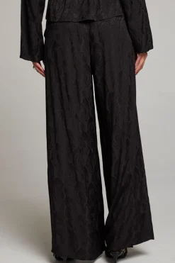 Women Chaser Brand Journey Licorice Pant